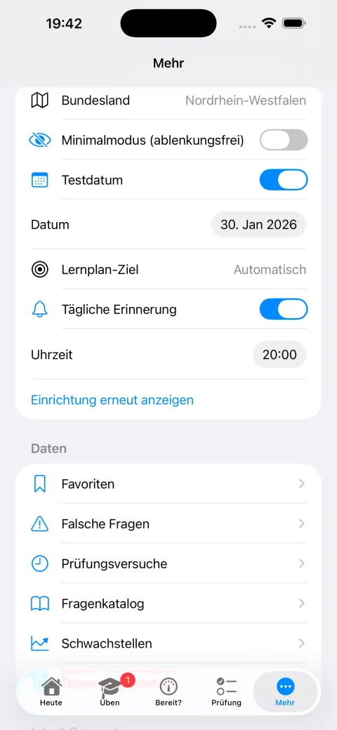 Settings with federal state, distraction-free minimal mode, test date, study-plan goal and a daily reminder at 20:00, plus bookmarks, wrong answers and weak spots